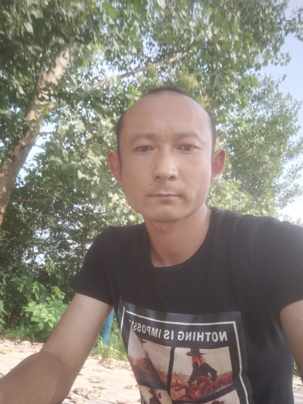 80大叔的第一张照片--昆明相亲服务中心
