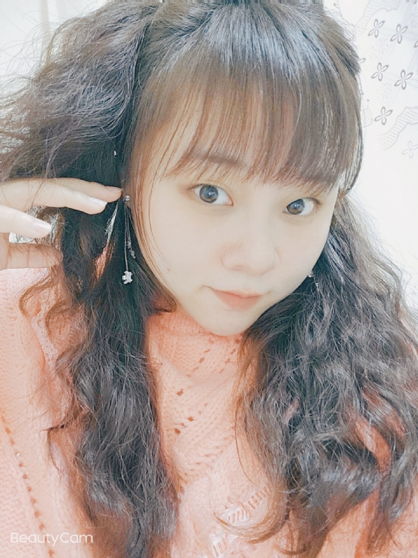 艾薇儿的第一张照片--昆明相亲服务中心