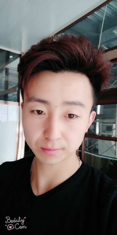 拼命微笑的第三张照片--昆明相亲服务中心