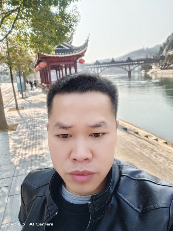 啊锦的第一张照片--昆明相亲服务中心