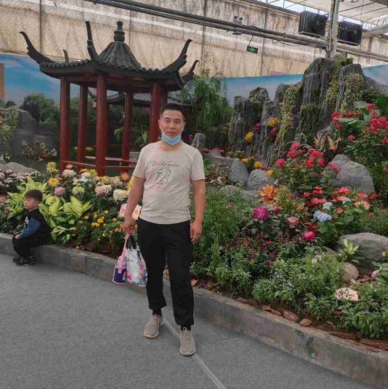 受伤的痴情男的第一张照片--昆明相亲服务中心