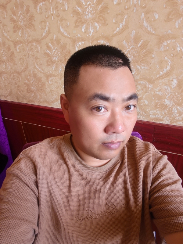 擦亮眼睛向前看的第一张照片--昆明相亲服务中心