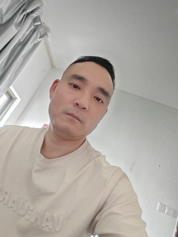 小锋的第一张照片--昆明相亲服务中心